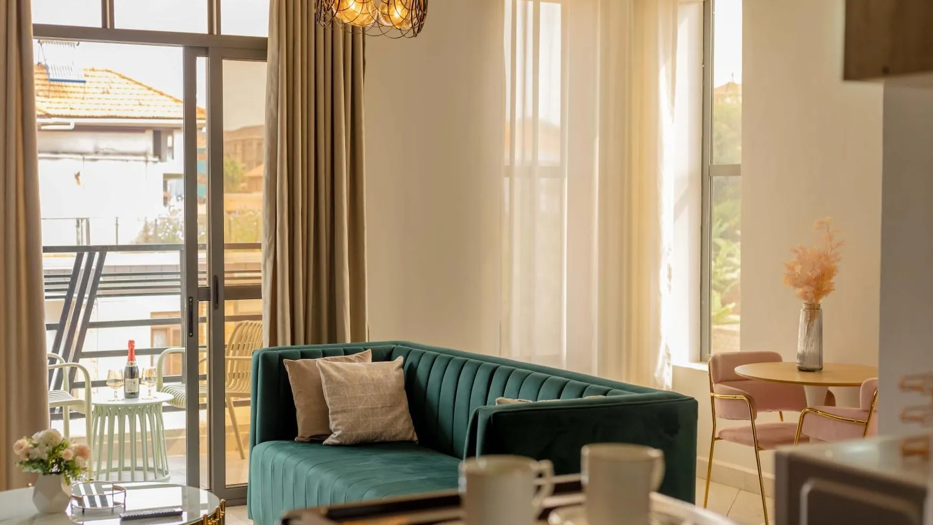 Emerald House - Modish With Great Views Kampala Apartment
