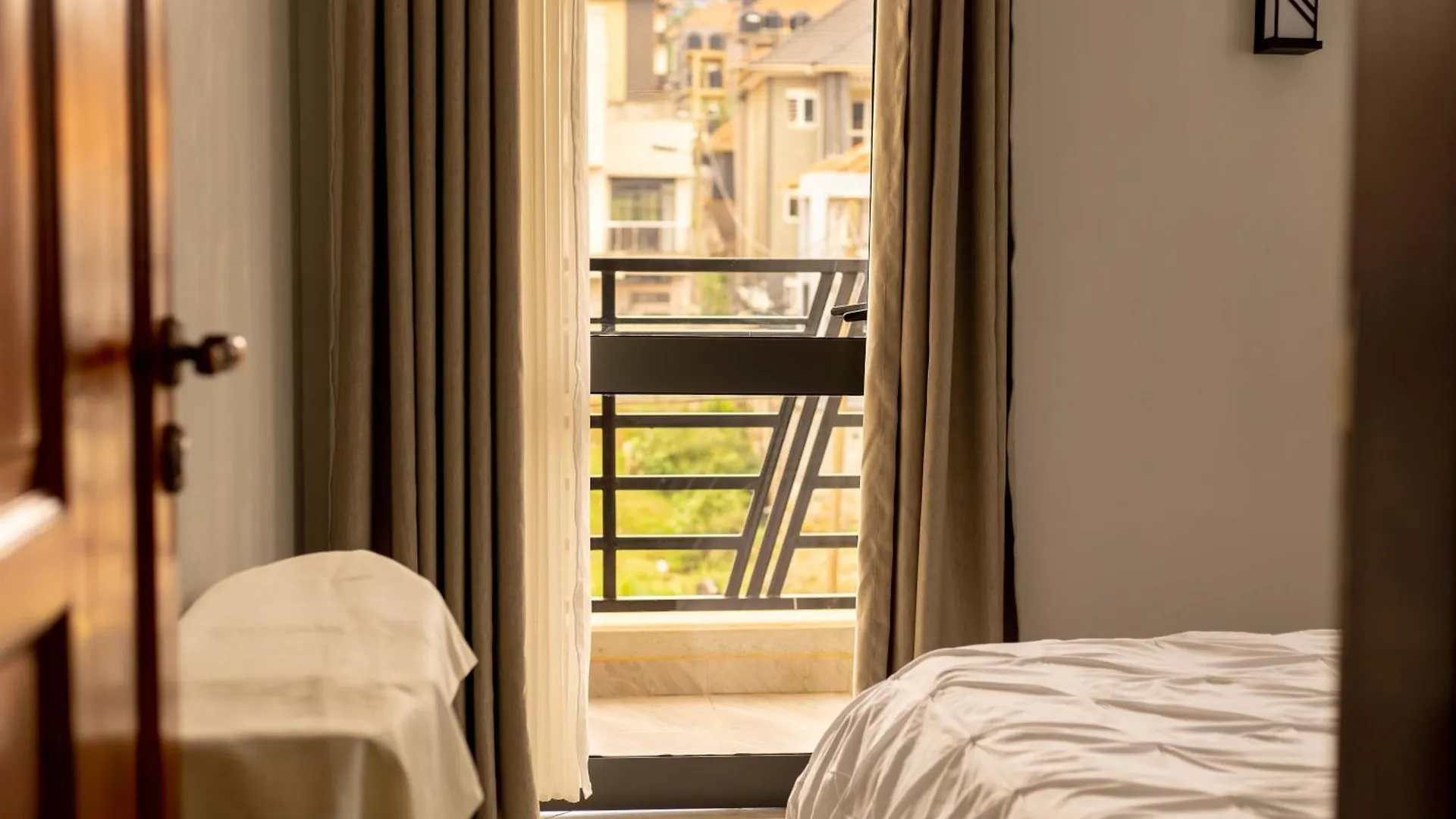 Apartment Emerald House - Modish With Great Views Kampala